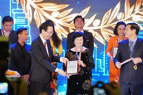 kem nghia tiep tuc duoc vinh danh san pham dich vu tieu bieu tphcm 2019_Kem Nghia   San pham dich vu tieu bieu TPHCM 2019    01.jpg